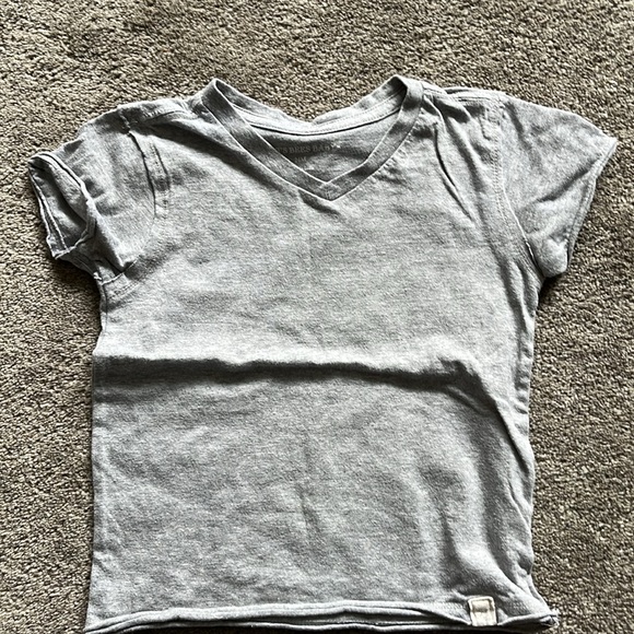 2T tshirts - Picture 5 of 6